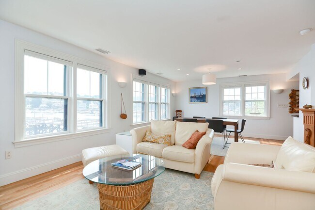 Building Photo - 37 Rocky Neck Ave