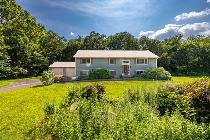 Building Photo - 84 Eastwood Dr