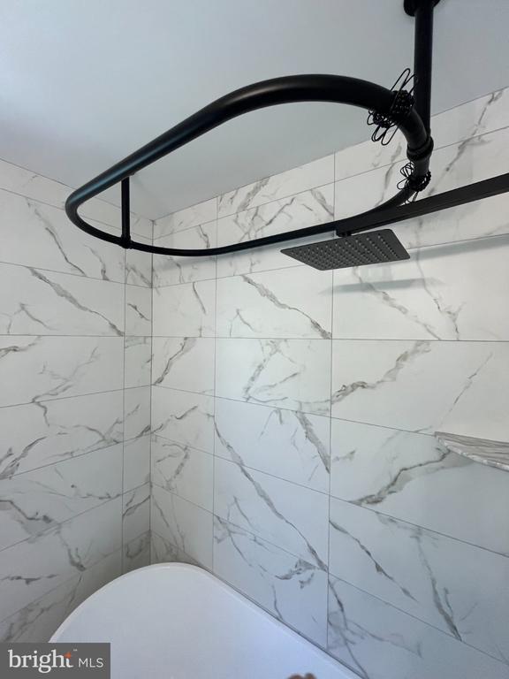 Building Photo - 327 Whittier St NW