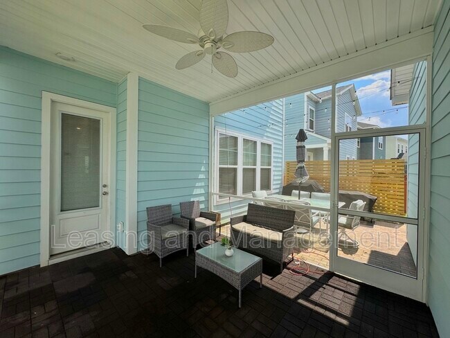 Building Photo - 125 Trumpet Vine Dr