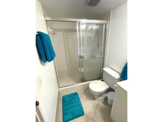 Building Photo - 2805 SW 22nd Ave