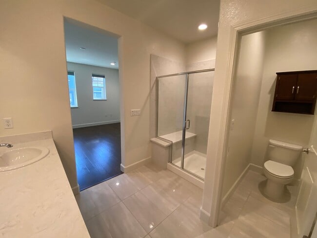 Building Photo - SUNNYVALE - executive townhome with amazin...