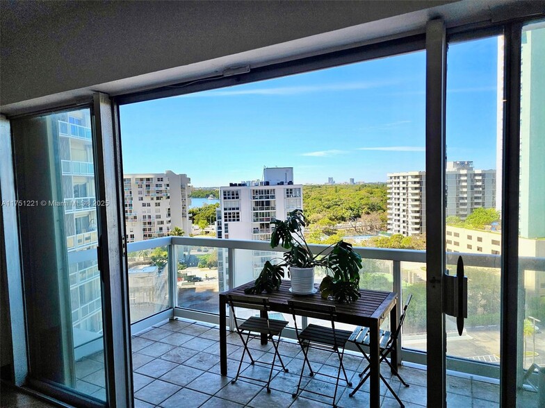 Building Photo - 2451 Brickell Ave