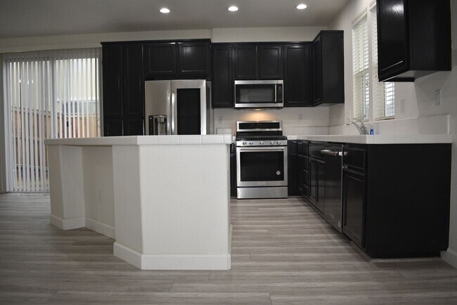 Building Photo - 4931 Trouville Ln