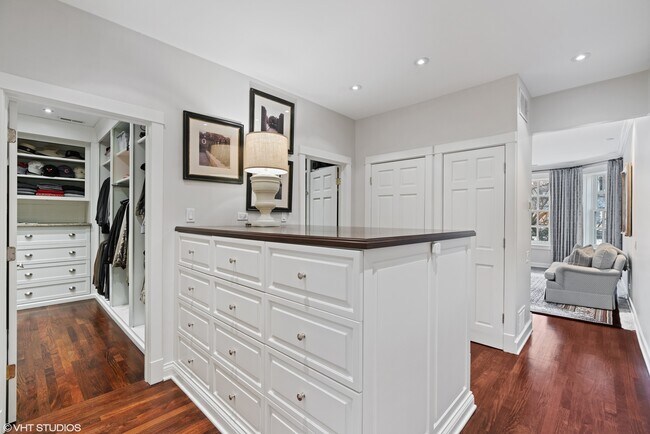 Building Photo - 38 E Elm St