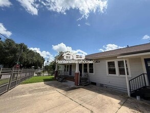 Building Photo - 201 Drennan St