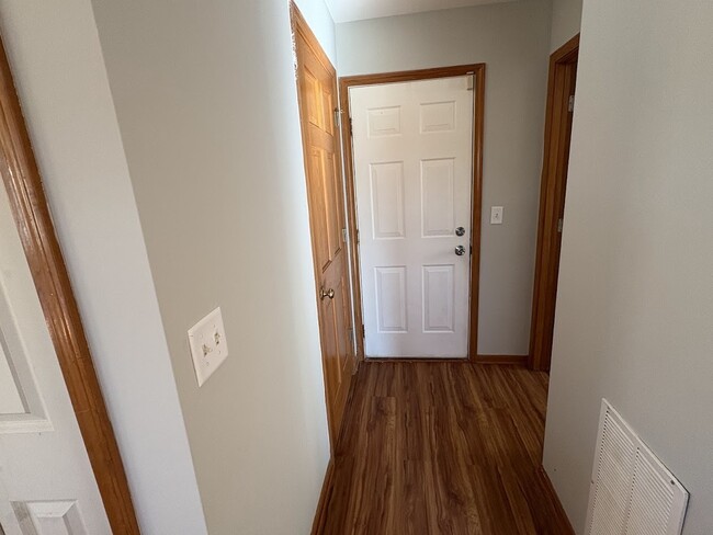 Building Photo - 23901 Cahills Way