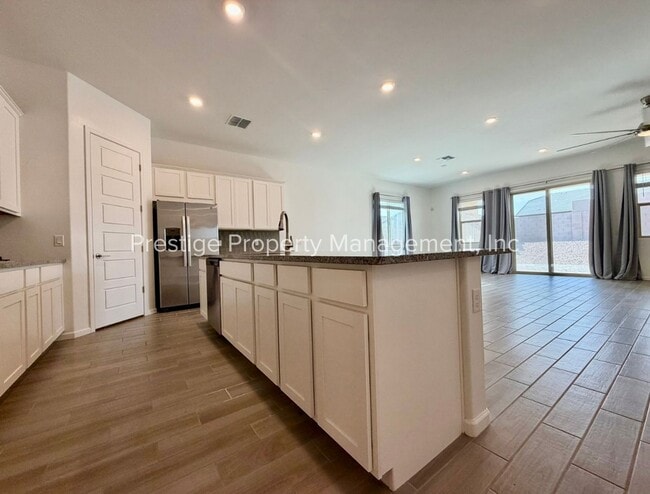 Building Photo - 10848 W Yates Ln