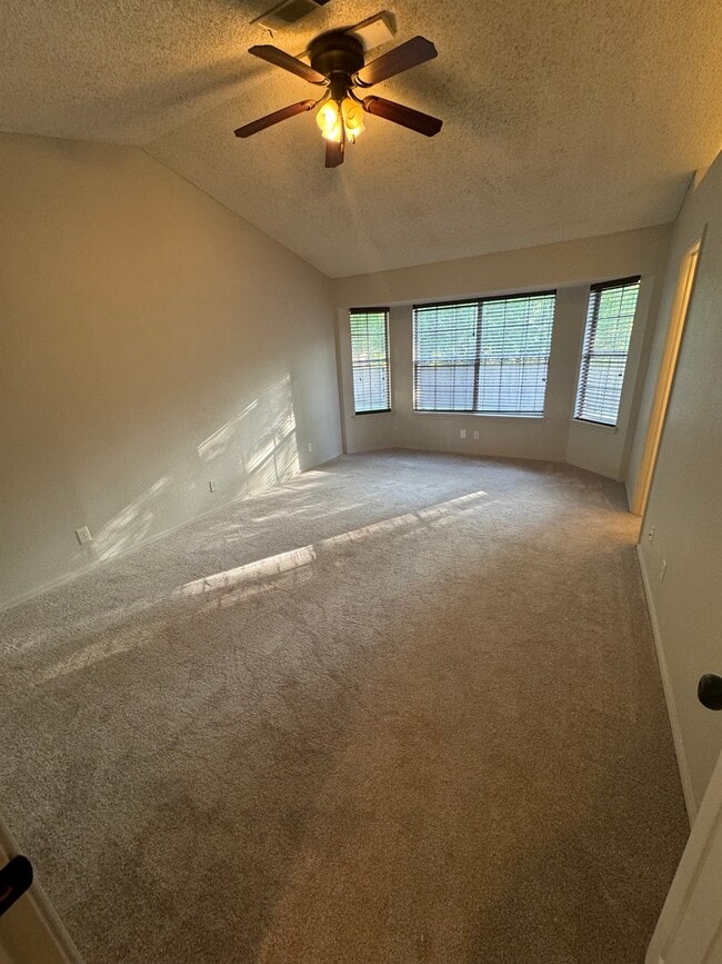 Building Photo - 3009 S Dogwood Pl