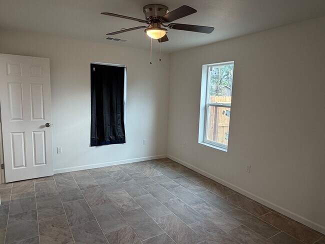 Building Photo - 515 W Ventura St