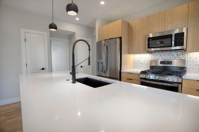 Primary Photo - 9 Wenham St
