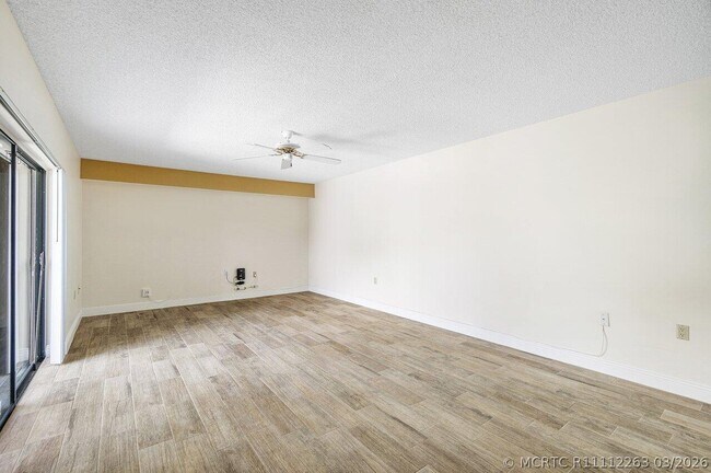 Building Photo - 1619 16th Ct