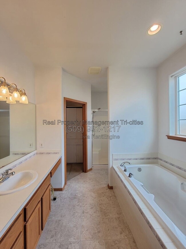 Building Photo - 4111 Joshua Dr