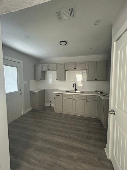 Building Photo - 3431 Rosedale St