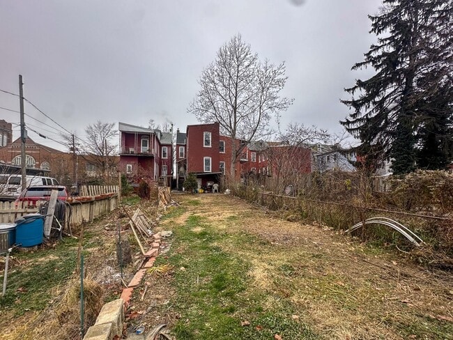 Building Photo - 19 Locust St