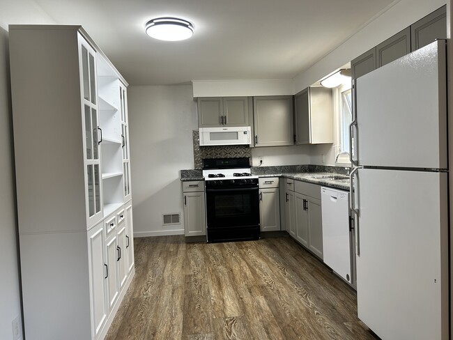 NEW KITCHEN GRANITE COUNTERS - 40 Masthead Way