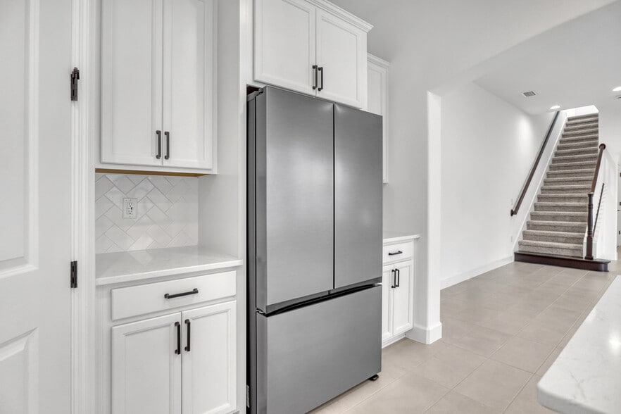 Building Photo - 2238 Salew St