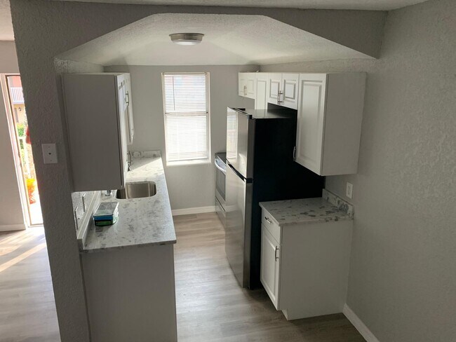 Building Photo - Frankie Court Apartments
