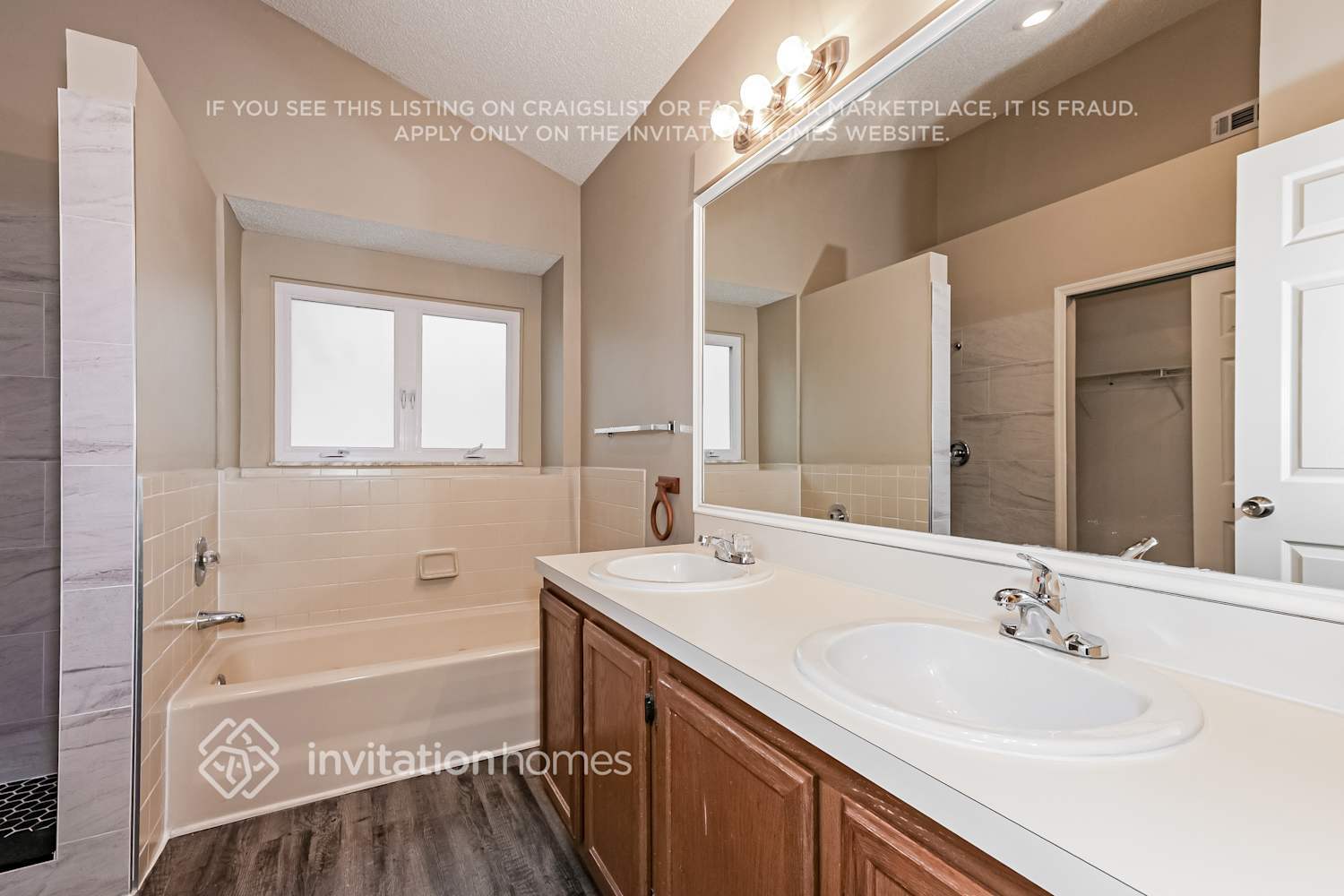 Building Photo - 16103 Dowling Ct