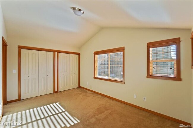 Building Photo - 11036 8th Ave NE