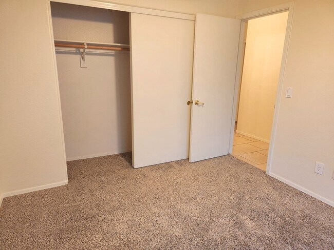 Building Photo - Rental Home Available in Surprise!