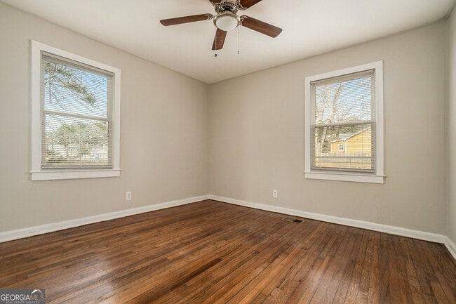 Building Photo - 973 Lawton St SW