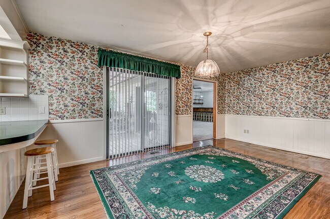 dining - 27 Summit Cir