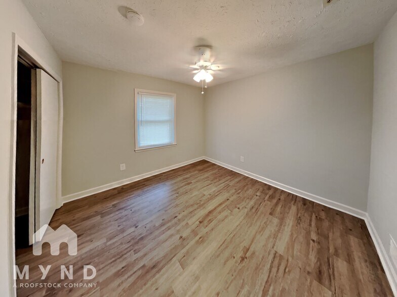 Building Photo - 2286 Briarwood Cir SW