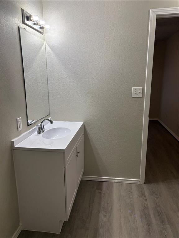 Building Photo - 944 N Storer Ave