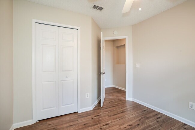 Building Photo - 380 Willow Green Dr