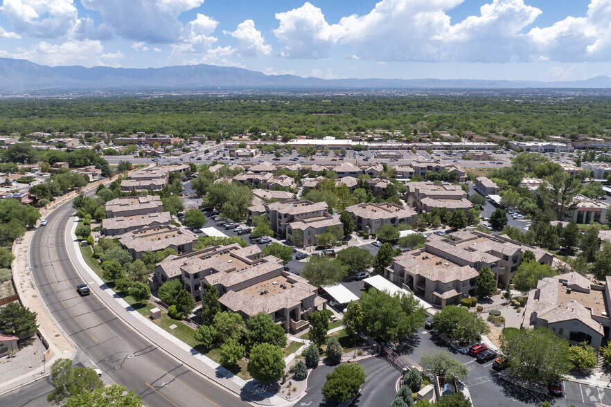 Primary Photo - Las Mananitas Apartments