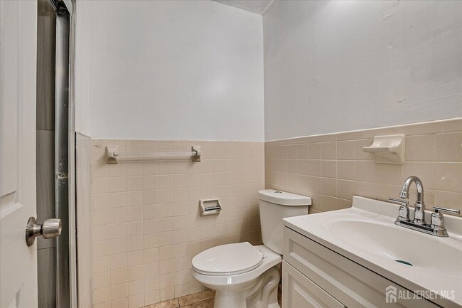 Building Photo - 213 Peach St