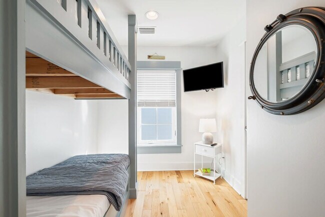 Building Photo - 110 E Blue Crab Loop