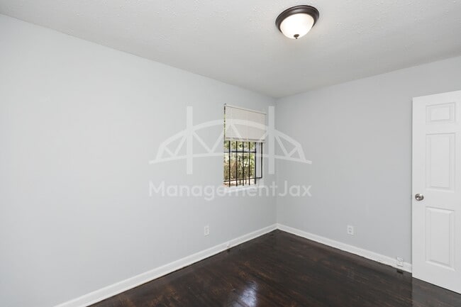 Building Photo - 1839 W 30th St