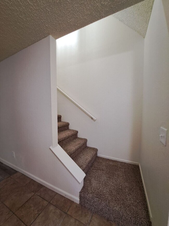 Building Photo - Stunning 2 Story Home with 3BR and a Backyard-Available Now!