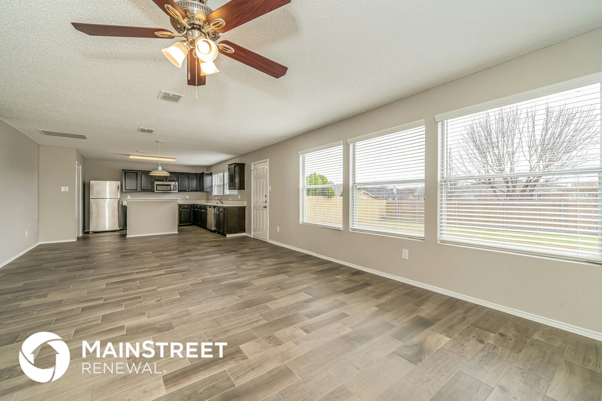 Building Photo - 1420 Chesapeake Dr