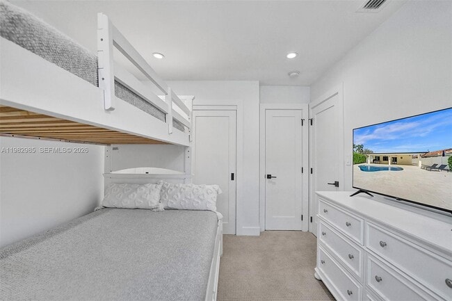 Building Photo - 915 NW 7th St