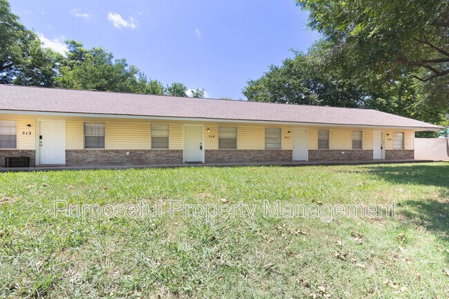 Building Photo - 518 N Ponca Ave