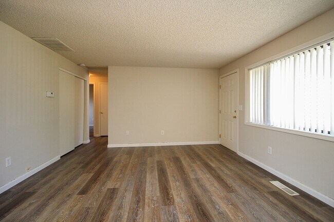 Building Photo - routd01