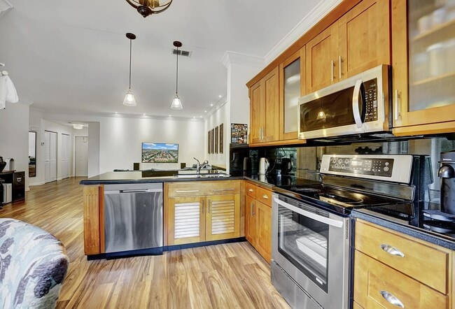 Building Photo - 6555 Via Regina