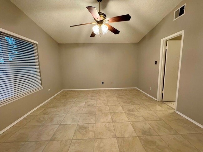 Building Photo - 2917 Zeke Bend