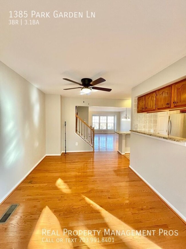 Building Photo - 1385 Park Garden Ln