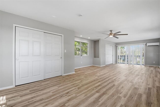 Building Photo - 405 Shore Dr E