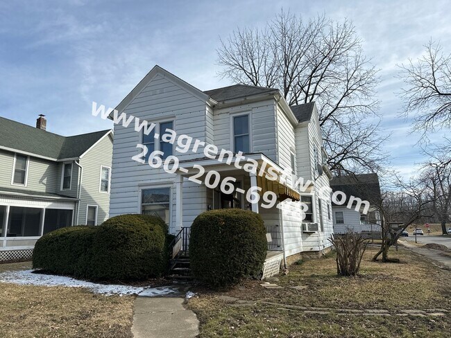 Primary Photo - 1002 Columbia Ave