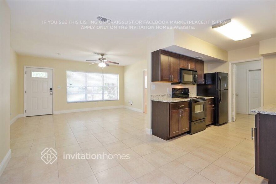 Building Photo - 3100 SW 20th Ct