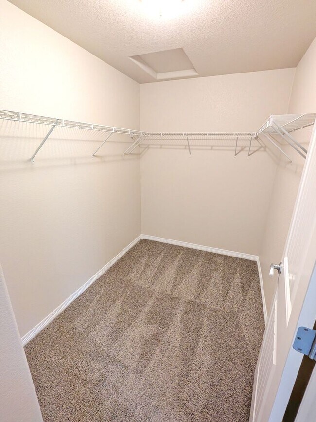 Building Photo - 5 Bedroom Three Bathroom Single Family Home in Monument