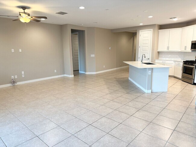 Building Photo - Beautiful Single Level Home Near Verrado!