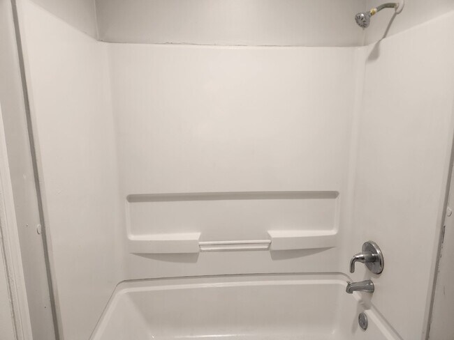 Building Photo - 2-Bedroom Apartment in Prime Decatur Location - Don't Miss Out!