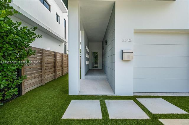 Building Photo - 3142 Carter St