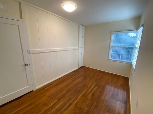 Building Photo - 916 Lighthouse Ave